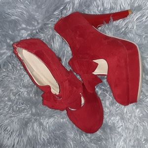 Red Velvet look 4 in heels beautiful